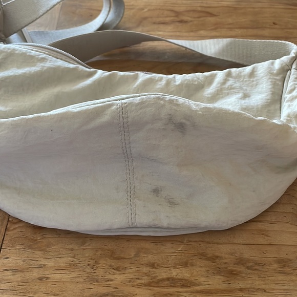 Uniqlo Crescent Bag - Picture 3 of 3